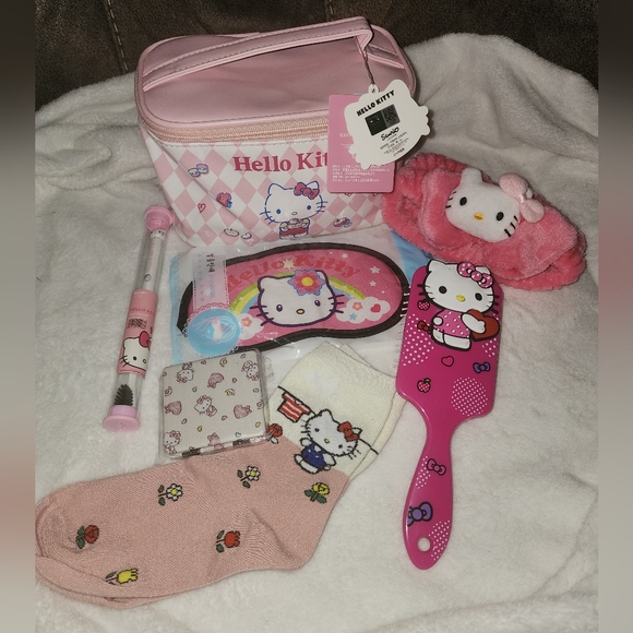 Hello Kitty Cosmetic Case Bundle - Picture 2 of 3